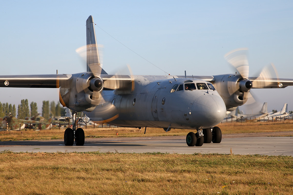 8 người trở thành phi hành gia, 7 người được chọn làm phi công thử nghiệm máy bay mới. Ảnh: Zvezda.