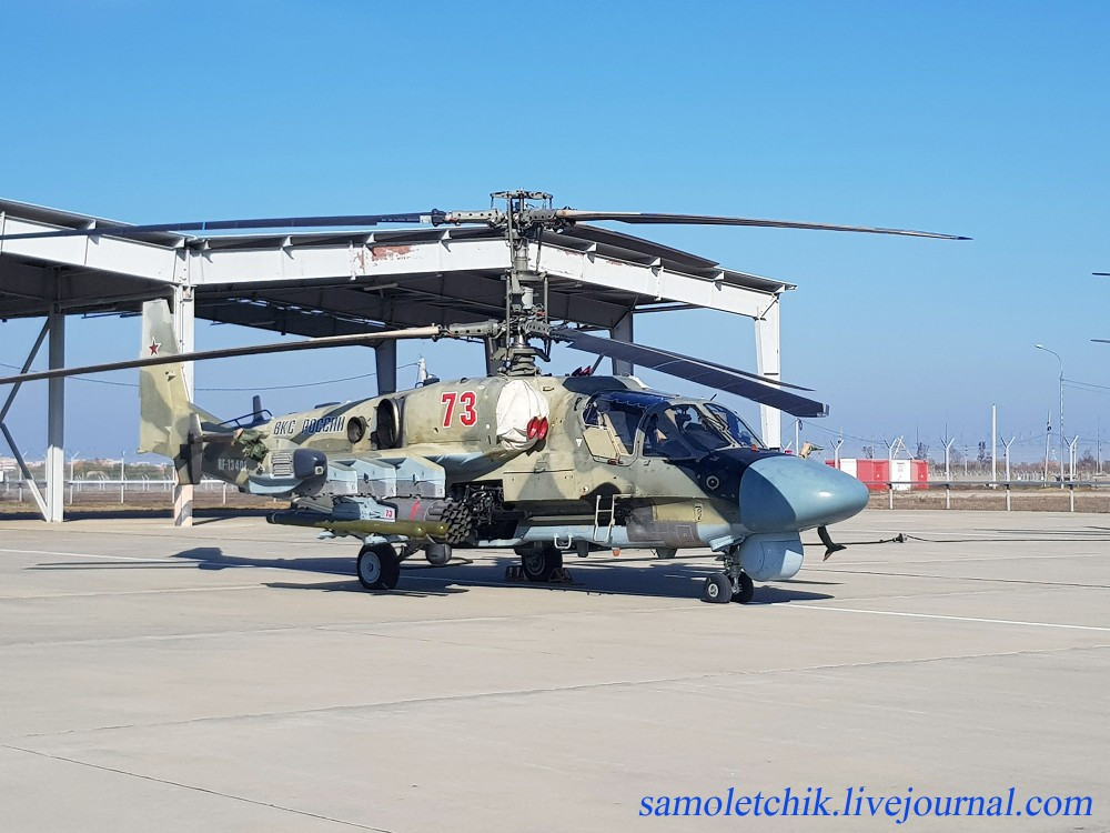 Đặc biệt, Trung đoàn 55 cũng được “ưu ái” trang bị cả trực thăng tấn công “độc đáo nhất thế giới” Ka-52. Nguồn ảnh: samoletchik