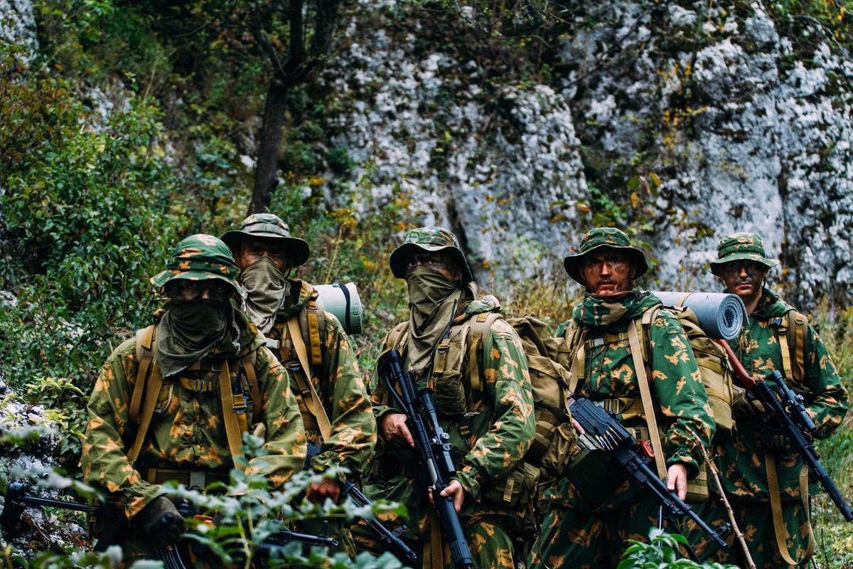 Đặc nhiệm không quân từng khiến những chiến binh Chechnya choáng váng khi lặng lẽ tiếp cận và chiếm đóng vị trí của họ. Một số đơn vị của phiến quân Chechnya biến mất mà không để lại bất kỳ dấu vết nào. Ảnh: Russian Lansers.