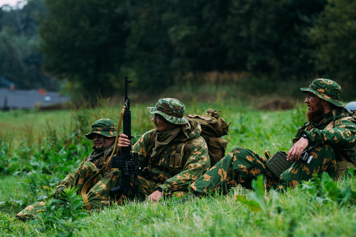  Đặc nhiệm không quân: Không giống với 2 đơn vị đặc nhiệm trên, đặc nhiệm không quân không hoạt động trên toàn thế giới. Nhiệm vụ của họ là dọn bãi đáp cho lực lượng đổ bộ đường không phía sau lưng kẻ thù. Đơn vị thường hoạt động không quá 2.000 km từ lực lượng chính. Ảnh: Russian Lansers.