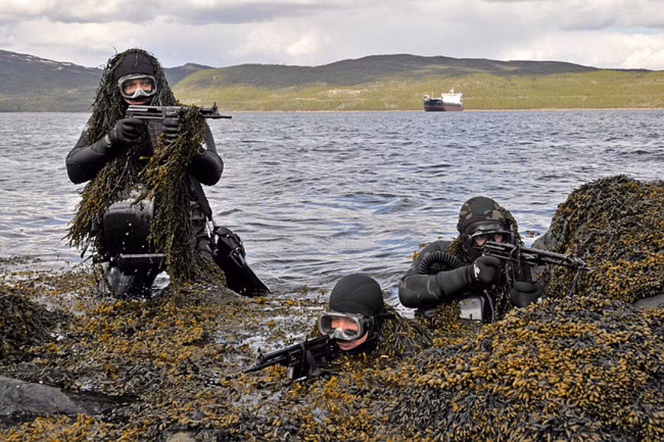  Navy Spetsnaz: Đây là đơn vị đặc nhiệm hoạt động dưới sự chỉ huy của Hải quân Nga. Đơn vị được thành lập vào năm 1941 trong cuộc bao vây Leningrad của Đức quốc xã, góp phần quan trọng trong việc bảo vệ Hạm đội Baltic. Ảnh: Hisutton.