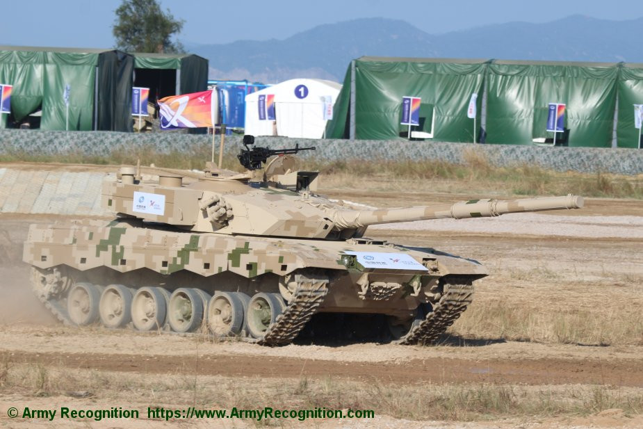 VT4/MBT-3000 - ra mắt tháng 6/2012, đây là mẫu tăng xuất khẩu do Trung Quốc sản xuất trên cơ sở cải tiến dòng tăng Type 90 nội địa, nhưng tích hợp thêm các công nghệ mới của Type 99. Dù không mấy tên tuổi, nhưng nhờ giá cả phải chăng mà dòng tăng này đã được Thái Lan và Pakistan đặt bút ký hợp đồng. Nguồn ảnh: Army Recognition