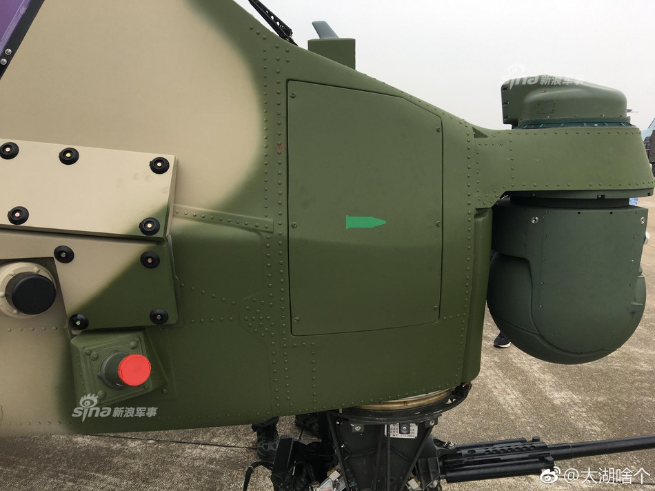 Cụm cảm biến tìm kiếm và chỉ thị mục tiêu trước mũi máy bay được cải tiến cho phép bám bắt mục tiêu tốt hơn. Ảnh: Sina.