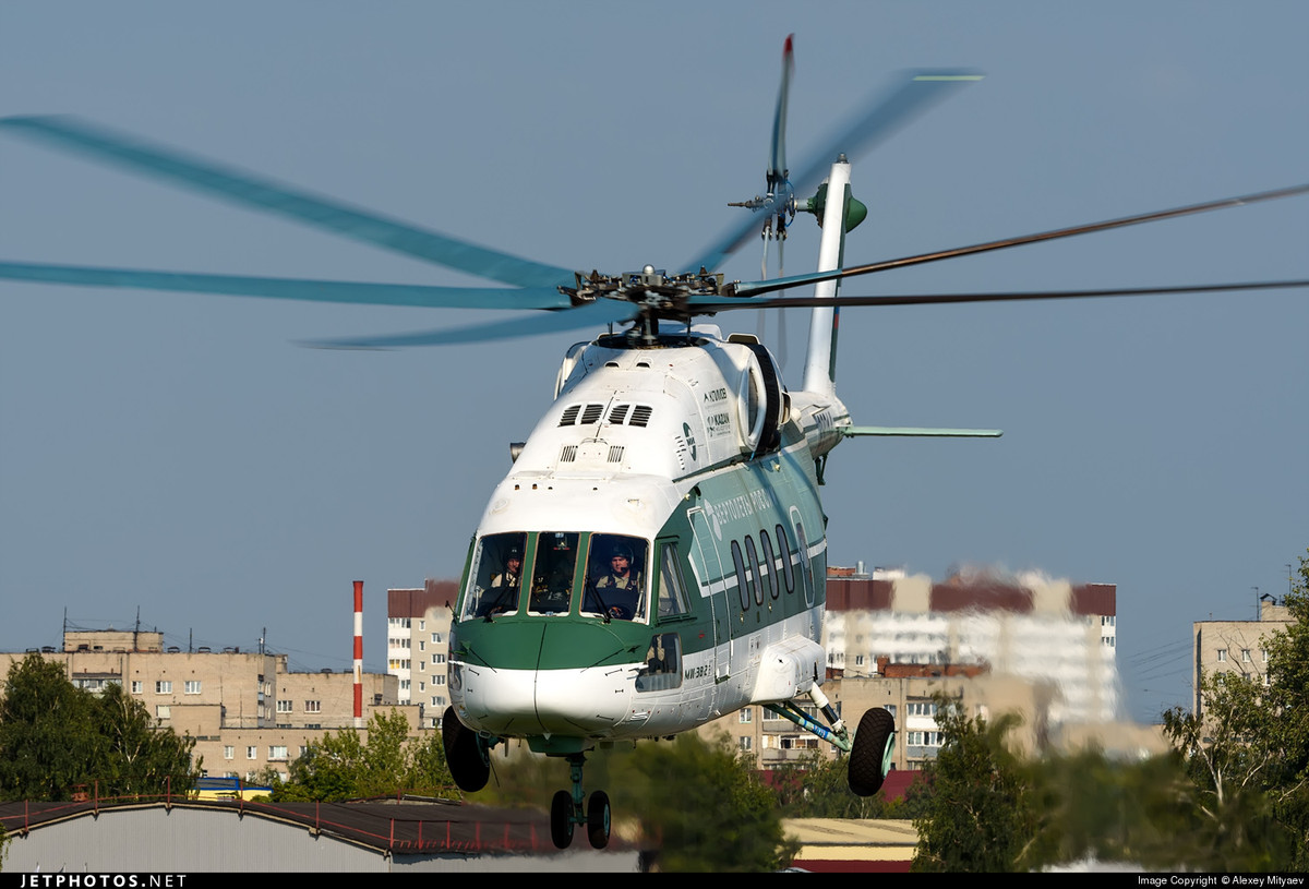 Trực thăng Mi-38 có thể chở theo 30 người hoặc 6 tấn hàng hóa, vượt xa so với Mi-8. Trực thăng này sẽ thay thế cho Mi-8 và Mi-17 trong vai trò ngựa thồ đường không tầm ngắn của Quân đội Nga. Ảnh: Jetphotos.