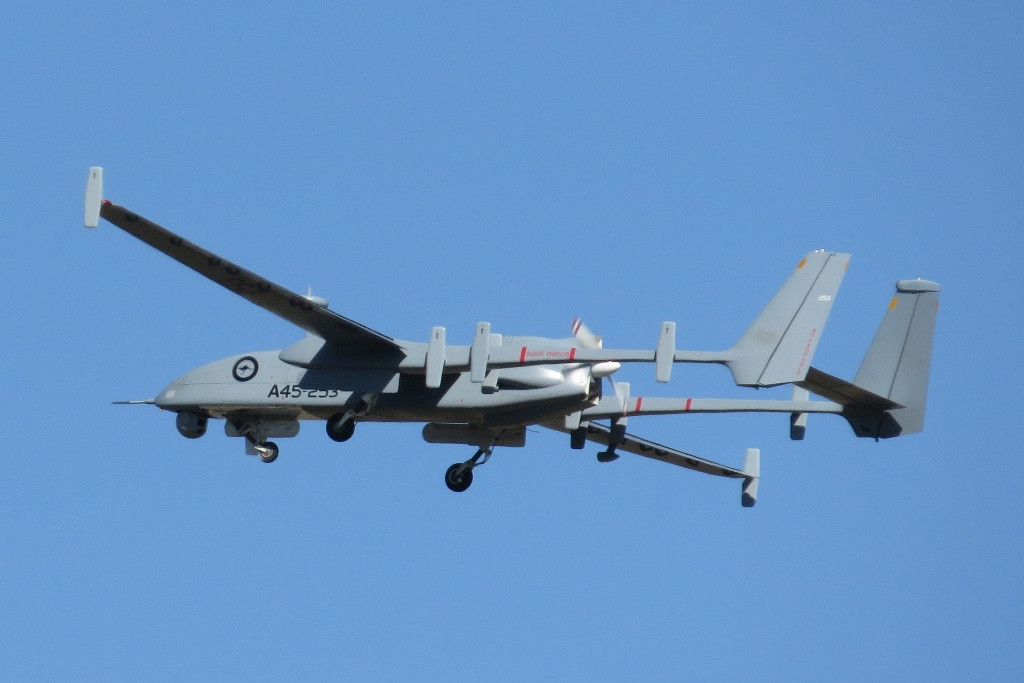 Heron 1 đạt tốc độ tối đa 280 km/h, tốc độ hành trình 110-150 km/h. Nó được trang bị hệ thống điều khiển hiện đại và có thể tự động quay trở về căn cứ trong trường hợp bị mất kết nối với trạm mặt đất. Ảnh: Ainonline.