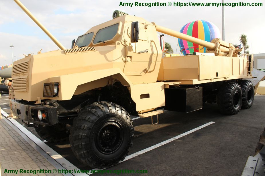 Trong khuôn khổ triển lãm quốc phòng EDEX 2018 diễn ra từ ngày 3-5/12 tại Ai Cập, quân đội nước này lần đầu giới thiệu lựu pháo tự hành M46-1M trước công chúng. Ảnh: Army Recognition.