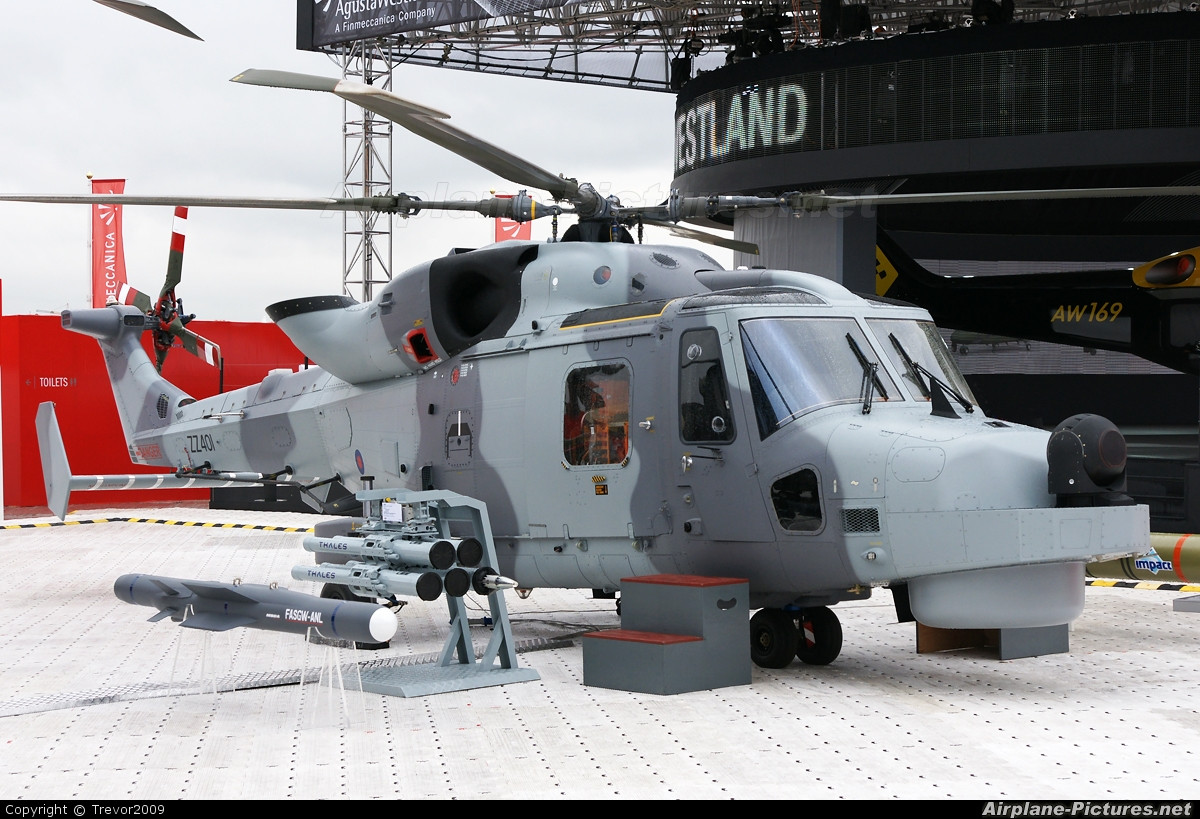 Theo nhà sản xuất, AW159 có thể mang tới 4 quả tên lửa hành trình Sea Venom có tầm bắn 20km, đánh chìm được các tàu chiến cỡ 50-1.000 tấn bằng đầu đạn 30kg. Thậm chí, khi cần, Sea Venom có thể được sử dụng như tên lửa không đối đất với độ chính xác cao. Nguồn ảnh: Airliners.net