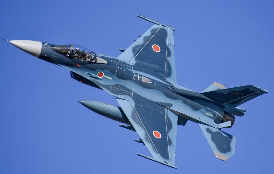 F-2 được trang bị động cơ phản lực General Electric F110 IHI 129, công suất 131 kN, chỉ đứng sau phiên bản F-16 lô 60 chế tạo cho UAE về sức mạnh. Động cơ này cho phép F-2 đạt tốc độ tối đa 2.124 km/h ở độ cao lớn. Nguồn ảnh: Sina.