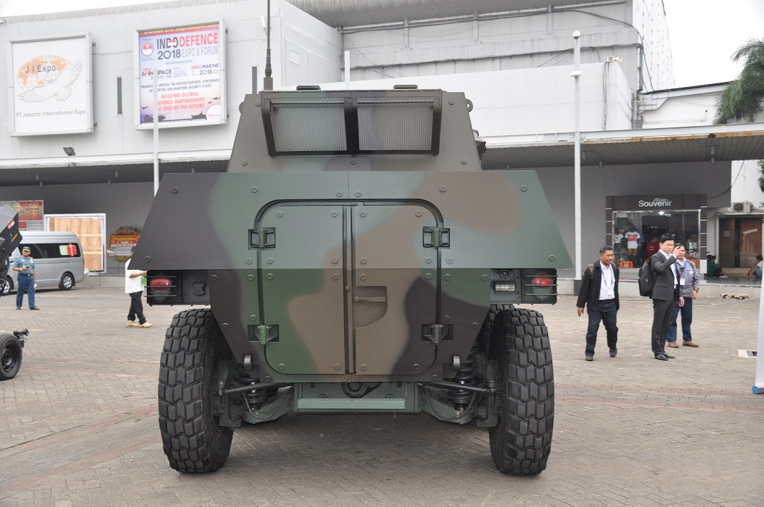 Badak hoạt động với vai trò chiến đấu bọc thép kiêm chở quân, tuy nhiên số lượng binh sĩ mà xe có thể chở theo chưa được công bố. Nguyên mẫu Badak được PT Pindad giới thiệu lần đầu vào năm 2016, Bộ Quốc phòng Indonesia đã đặt hàng 50 chiếc. Ảnh: BMPD.