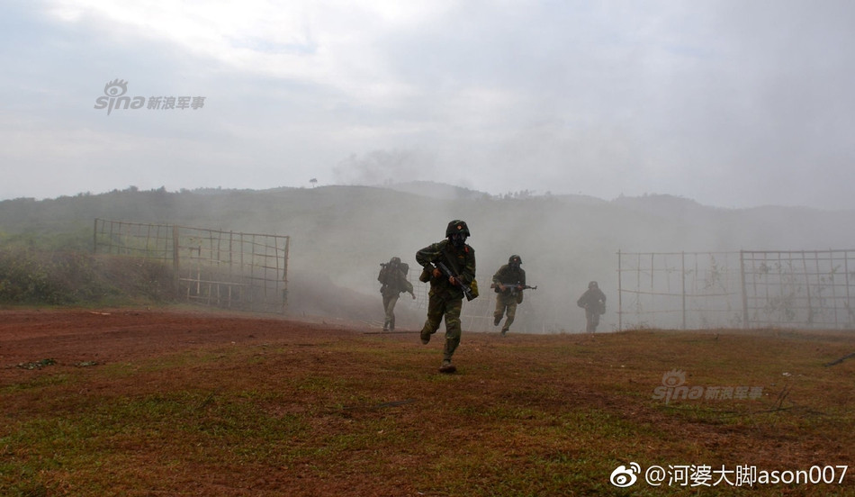 Mặt khác, trang thiết bị chiến đấu mới chỉ là yếu tố cần chứ chưa đủ để tạo nên sức mạnh của bất kỳ quân đội nào, mà con người mới chính là nhân tố quyết định. Nguồn ảnh: Sina. 