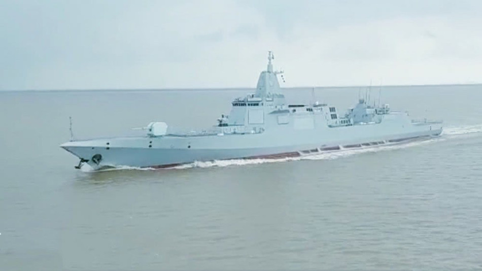 Type 055 được trang bị 112 ống phóng thẳng đứng (VLS), chỉ đứng sau khu trục hạm lớp Sejong Great của Hàn Quốc và tuần dương hạm lớp Ticonderoga của Mỹ. Ảnh: Sina.