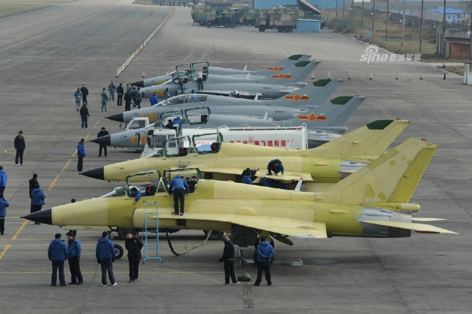 Hai mẫu thử nghiệm JL-9G đang được đánh giá tại cơ sở đào tạo phi công của không quân Trung Quốc. Trong tháng 9, Tân Hoa Xã cho biết phiên bản FTC-2000G bắt đầu được đưa vào sản xuất hàng loạt. Nguồn ảnh: Sina.