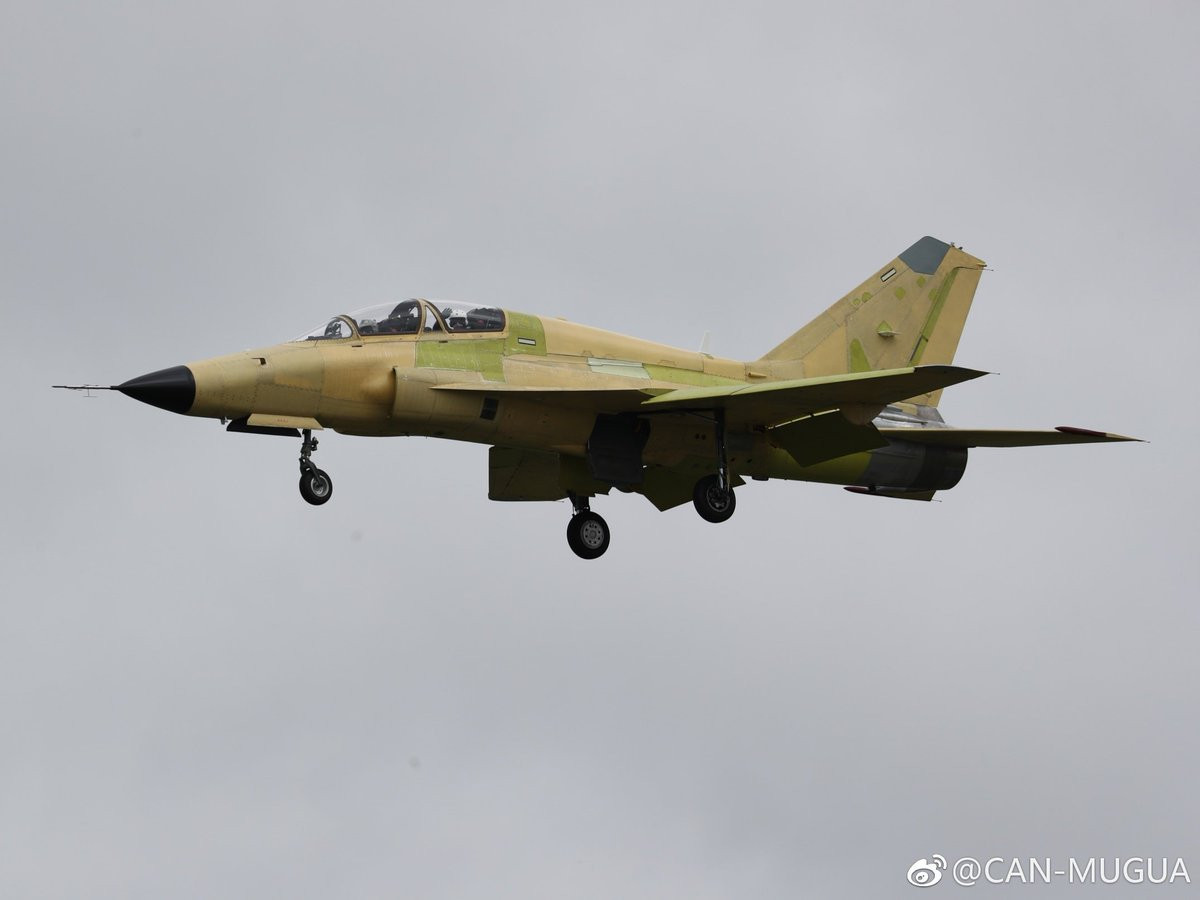 Bên sử dụng chính JL-9 là không quân Trung Quốc. Ngoài ra, phiên bản JL-9G sẽ được sử dụng để huấn luyện phi công tiêm kích trên hạm cho hải quân Trung Quốc. Nguồn ảnh: Sina.