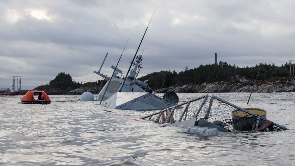 Chiến hạm 500 triệu USD đâm tàu hàng, lỗi cảm biến hay con người? - Hình 3 Chien ham 500 trieu USD dam tau hang, loi cam bien hay con nguoi?-Hinh-3