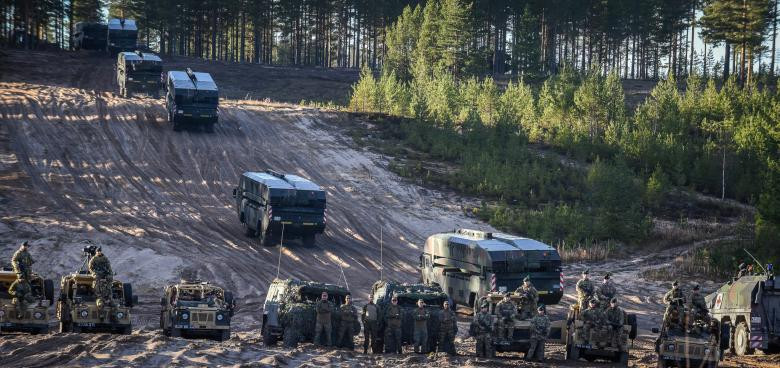 Thời gian gần đây, Nga và NATO thường xuyên tổ chức các cuộc phô diễn sức mạnh quân sự với quy mô ngày càng lớn. Ảnh: Reuters.