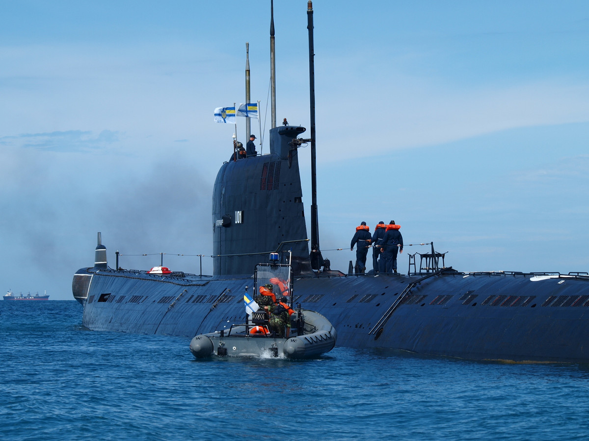 Zaporizhzhia (U-01) thuộc lớp tàu ngầm tấn công chạy động cơ diesel-điện đề án 641 (NATO gọi là Foxtrot). Nó có lượng giãn nước toàn tải khi lặn 2.471 tấn, dài 70m. Nguồn ảnh: militaryrussia