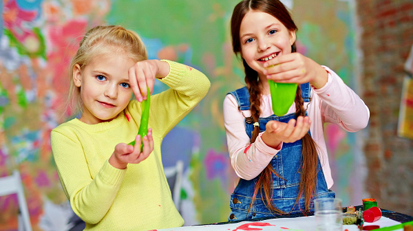 Hàn the và các hóa chất tạo ẩm, tạo màu, tạo mùi khi vào đường tiêu hóa gây buồn nôn, nôn mửa, tiêu chảy, nhức đầu, yếu cơ, buồn ngủ và liều cao gây co giật.