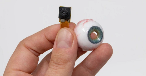 Eyecam kết hợp giữa robot, máy tính và lớp da làm từ chất liệu silicon in 3D để tăng tính chân thật. Nó mô phỏng theo đặc điểm sinh lý mắt người, bao gồm ba phần chính gồm: lớp da, hệ thống cơ xương (robot) và nhãn cầu... Không dừng lại ở đó, Marc Teyssier còn khiến cho sản phẩm của mình thêm phần chân thật bằng cách bổ sung các chi tiết nhỏ như mí mắt, lông mi, lông mày và các nếp nhăn xung quanh…