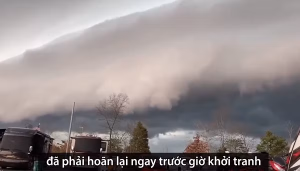 Đám mây này cũng khiến giải đua xe tải NASCAR ở địa phương phải hoãn lại ngay trước giờ khởi tranh.