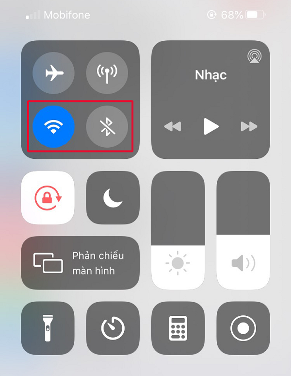 Kết nối Buetooth không tốn quá nhiều điện năng nhưng cũng giúp iPhone tiết kiệm được pin trong thời gian dài. Hãy tắt chế độ này khi không sử dụng.