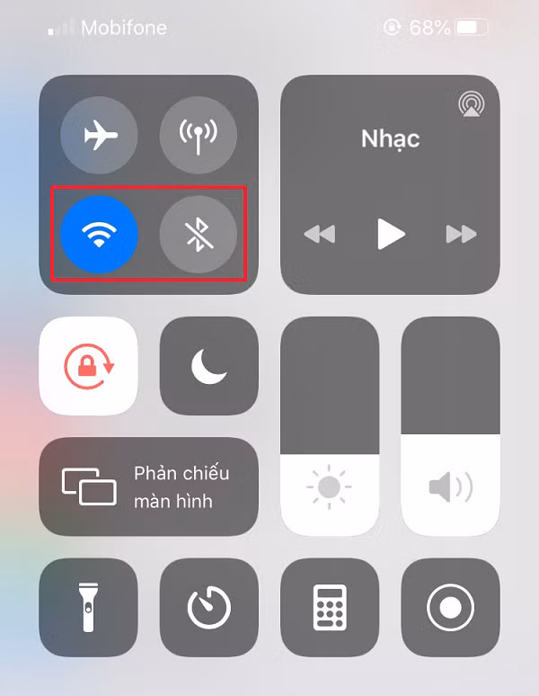 Kết nối Buetooth không tốn quá nhiều điện năng nhưng cũng giúp iPhone tiết kiệm được pin trong thời gian dài. Hãy tắt chế độ này khi không sử dụng.