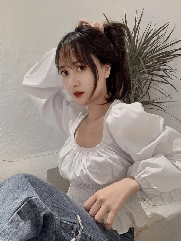 Ngoài thời gian chơi game và làm việc, Hằng Đàm còn là một "tín đồ du lịch". Cô rất yêu thích tìm hiểu, khám phá các địa danh nổi tiếng. Với Hằng, đó chính là cách thư giãn, giải tỏa căng thẳng sau những ngày làm việc vất vả.