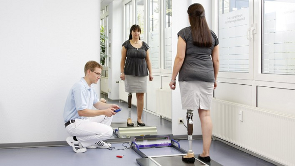 NASA đã tài trợ nghiên cứu cho hệ thống cơ nhân tạo và người máy, từ đó dẫn đến sự phát triển của chân tay nhân tạo thế hệ tiếp theo, với nhiều chức năng và mang lại sự thoải mái hơn.