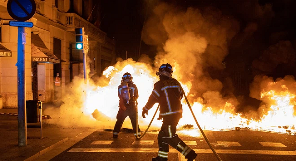 Thiết bị thở và liên lạc mà các lính cứu hỏa sử dụng ngày nay dựa trên nghiên cứu và phát triển của NASA về loại vật liệu nhẹ, chịu nhiệt và các dạng radio bền.