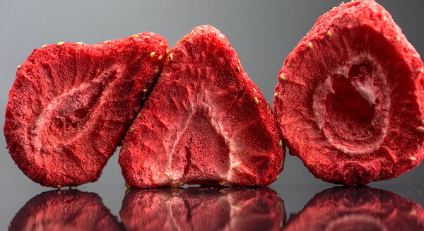 Thực phẩm đông khô ra đời trong quá trình nghiên cứu tạo ra các loại thực phẩm dễ bảo quản cho các phi hành gia. Thực phẩm đông khô cũng tuyệt vời ở chỗ chúng có thể giữ được 98% giá trị dinh dưỡng.