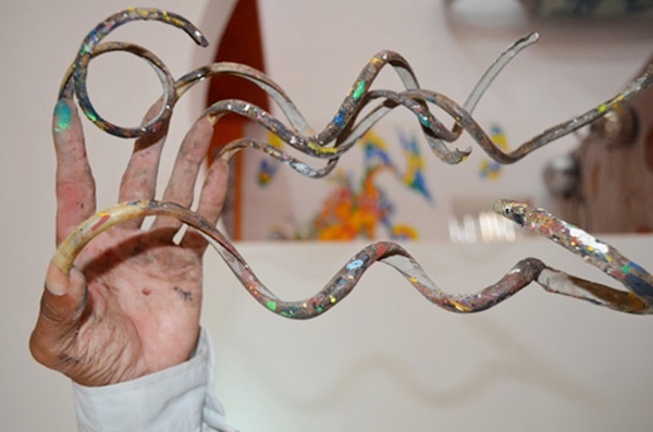 Chế độ dinh dưỡng và tình trạng sức khỏe cũng phần nào ảnh hưởng tới độ mọc nhanh - chậm của móng tay. Kết quả nghiên cứu của ĐH Bắc Carolina (Mỹ) đã chỉ ra, so với 70 năm trước, tốc độ phát triển móng chân và móng tay đã nhanh hơn 25%. Nguyên nhân chủ yếu chính là sự cải thiện về điều kiện ăn uống.