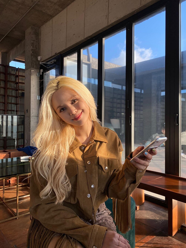 Sorn Chonnasorn vừa phát hành đĩa đơn solo đầu tiên "Run" vào ngày 23 tháng 3 năm 2021. Instagram chính thức của cô đã tăng 234.546 người theo dõi vào tháng 3 năm 2021.