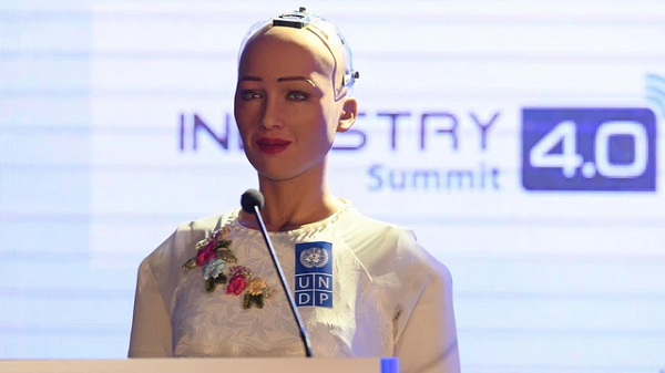 Trước đó, Sophia đã hợp tác với họa sĩ người Italy Andrea Bonaceto. Bonaceto vẽ hình Sophia, sau đó, con robot này xử lý tác phẩm của ông để tạo ra bức tranh kỹ thuật số của chính nó.