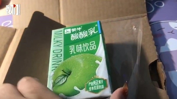 Tuy nhiên không phải ai cũng may mắn như vị khách nói trên. Người phụ nữ tên Liu chia sẻ trên Weibo rằng, cô đã chi hơn 1.500 USD (34.7 triệu) để mua chiếc iPhone 12 Pro Max từ trang web chính thức của Apple.