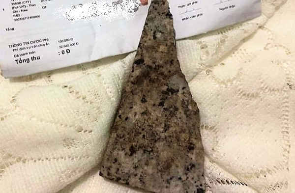 Sau khi liên hệ với bên bán, chị nhận được đầy đủ video gửi hàng, đồng kiểm với đơn vị vận chuyển từ hệ thống này nên chị cho rằng, việc đánh tráo hàng có thể do đơn vị vận chuyển thực hiện tinh vi mà không làm ảnh hưởng đến kiện hàng.