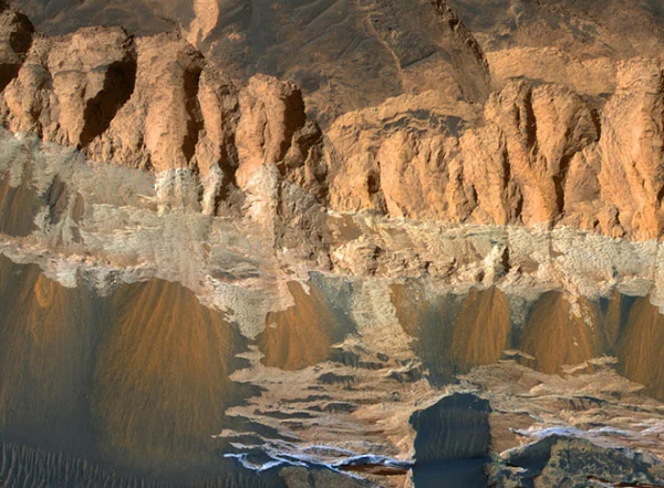 Vùng đất cằn cỗi bị xói mòn ở Aram Chaos.