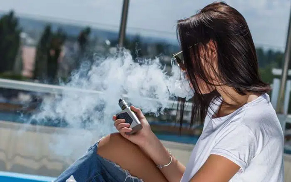 Trong thuốc lá điện tử cũng có propylene glycol. Chất này có thể tạo thành propylene oxide, một chất gây ung thư khi được đun nóng.