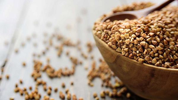 Bên cạnh đó, người dân Fiji rất yêu thích là kiều mạch hay còn gọi là tam giác mạch. Kiều mạch là một nguồn cung cấp protein, chất xơ và carbohydrate có lợi cho sức khỏe. Ngoài ra, kiều mạch còn có hàm lượng chất chống oxy hóa cao hơn nhiều loại ngũ cốc khác và có khả năng chống được bệnh ung thư.