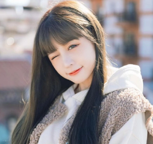 Nu streamer duoc fan tang tram trieu vi rung lac co the khi dong dat