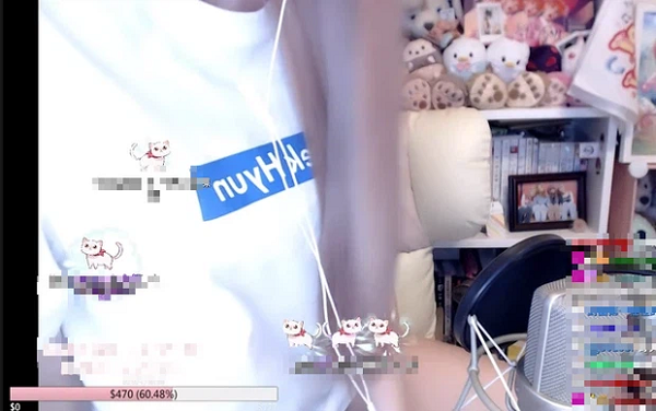 Nguyên nhân là do nơi Yiyang ở phải hứng chịu một cơn động đất khá mạnh. Nữ streamer ngay lập tức chạy đi tìm chỗ trú ẩn và thật may mắn là cô không bị thương.