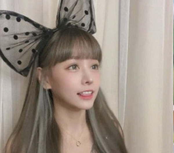 Sau khi trận động đất kết thúc, Yiyang quay trở lại với buổi livestream nhưng cô không thể tiếp tục ca hát được nữa vì vẫn còn sợ hãi trận động đất vừa qua.