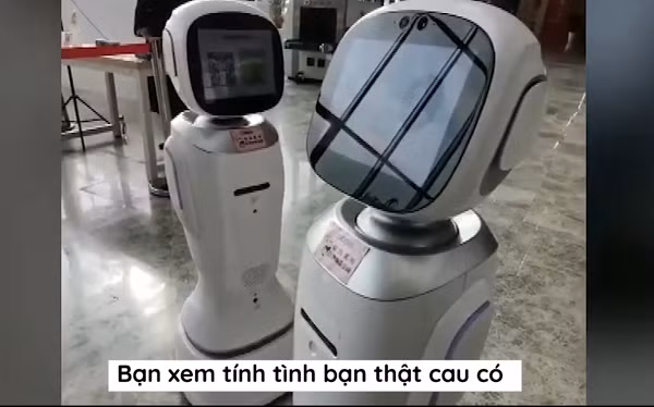 Nhân viên tại thư viện cho biết, hai robot Wangbao và Tutu không chỉ hỗ trợ khách tham quan mà còn có thể hát múa để làm vui lòng khách.