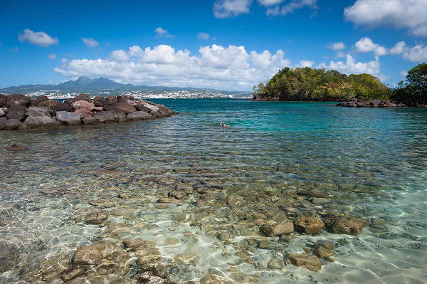 Một nhà nghiên cứu động vật người Brazil, sau 3 tháng sống trên đảo này, cũng cao thêm 4 cm. Nhà lữ hành người Anh tên Parker cao thêm 3 cm sau chuyến du lịch một tháng trên đảo.