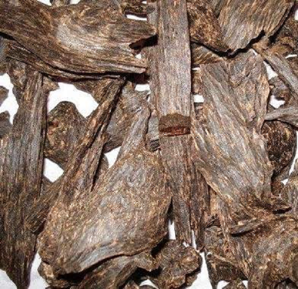 Giá trị của trầm hương trên thị trường phản ánh mức độ hiếm có của chúng. Muốn tìm trầm phải đi vào những khu rừng sâu, nguy hiểm rình rập nên mới gọi là "ngậm ngải tìm trầm".