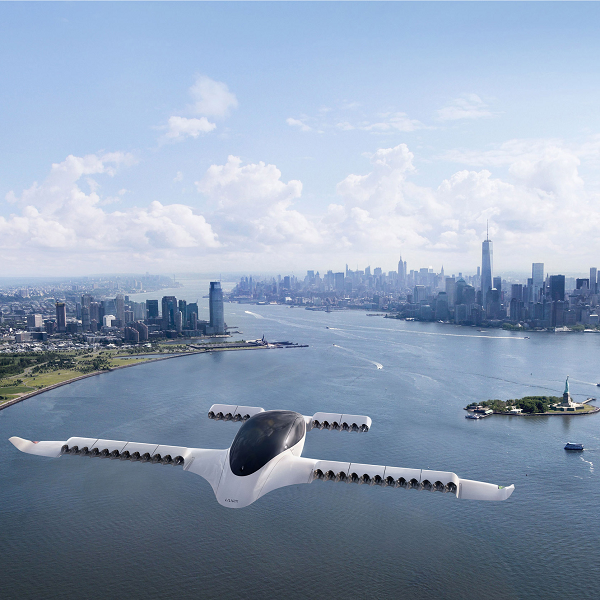 Trước đây, công ty đã phát triển và thử nghiệm Lilium Jet, taxi bay 5 chỗ ngồi sử dụng 36 động cơ điện, với vận tốc lên đến 300 km/h (186 mph) trong phạm vi tối đa là 300 km.