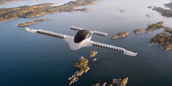 Đây là tầm hoạt động tương đối lớn với một máy bay chạy bằng điện pin. Với 7 chỗ ngồi cho 6 hành khách và một phi công, thiết kế của Lilium trở thành eVTOL lớn nhất trên thị trường và mang phong cách giống xe bus mini hơn là taxi.