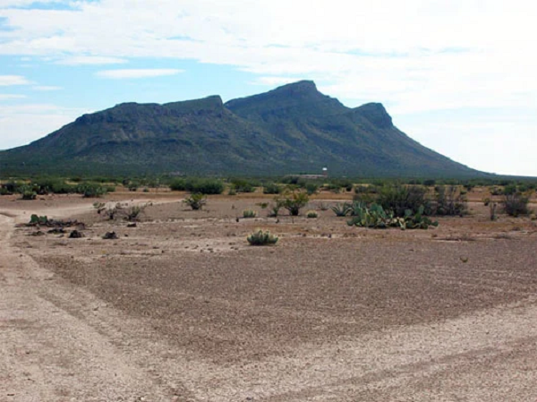 Những người bảo vệ rừng gần “Vùng im lặng” kể lại rằng, họ thấy những ánh sáng bí ẩn trong đêm, những vật thể bay hạ cánh theo phương thẳng đứng khiến các bụi cây bên dưới bốc cháy và các quả cầu bay lượn.