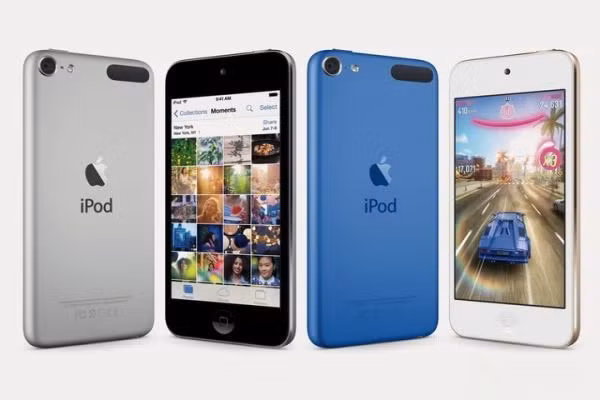 Apple đã giới thiệu iPod touch hoàn toàn mới, được nhiều người gọi là "iPhone không thể gọi điện" vào thời điểm ra mắt. Do sự chồng chéo các chức năng từ iPhone, vị trí của iPod touch có vẻ mơ hồ, và thị trường màn hình lớn bị chiếm lĩnh vững chắc bởi dòng iPad, điều này khiến iPod touch trở nên lép vế.