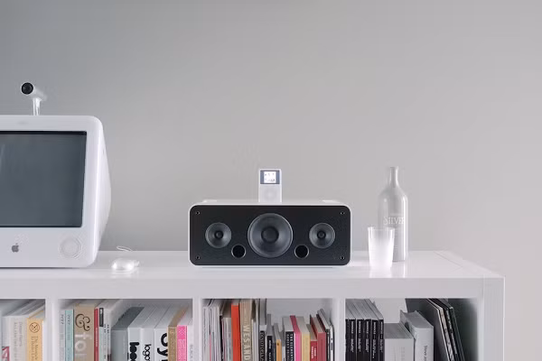 Tuy nhiên, chất lượng âm thanh của nó được đánh giá là quá kém so với các sản phẩm đối thủ bấy giờ, vậy nên chỉ một thời gian ngắn sau đó, iPod Hi-Fi đã thất bại và sớm bị lãng quên.