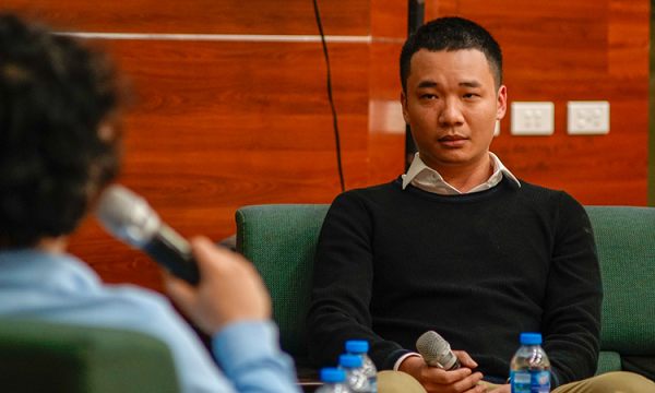 Anh chàng cũng tham gia những buổi talk show để chia sẻ những góc khuất và câu chuyện liên quan đến việc làm game di động ở Việt Nam dù nổi tiếng là ít nói và kín tiếng.