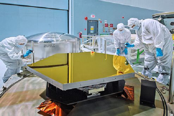 Để bảo vệ khỏi ánh sáng Mặt trời, các nhà khoa học sử dụng một giàn 21 m làm từ chất liệu cách nhiệt đặc biệt. Hệ thống này sẽ giúp kính Webb duy trì nhiệt độ -223 độ C, lạnh hơn 3 lần so với nhiệt độ lạnh nhất từng đo được tại Trái đất.